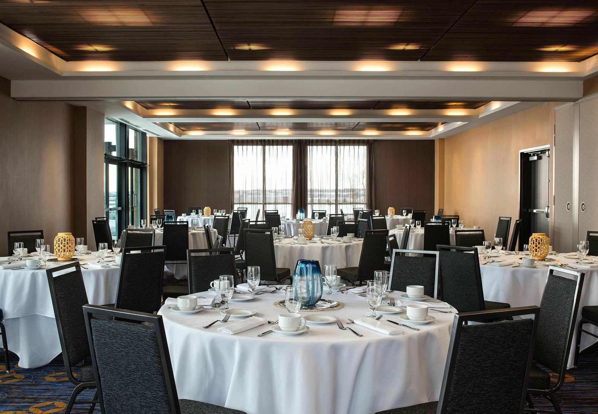 Hotel Courtyard By Marriott Calgary South Exterior foto